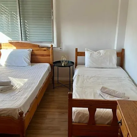 Appartement Big 2 Bedroom Flat With Access