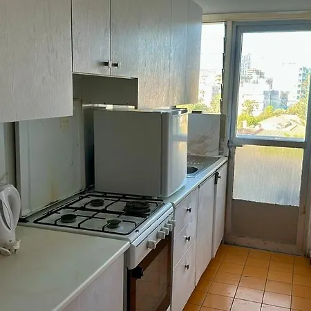 Apartment Big 2 Bedroom Flat With Access *