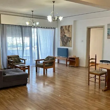 Appartement Big 2 Bedroom Flat With Access